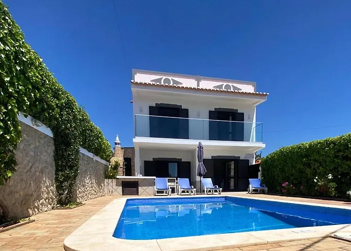 Vivenda Silvestre Family House